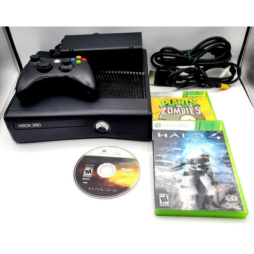 Microsoft Xbox 360 Slim S 1439Console Wireless Controller 4GB 3 GAMES BUNDLE